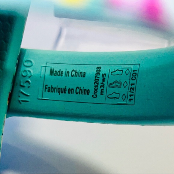 NEW! Crocs Unisex-Adult Classic Disney X Vera Bradley Little Mermaid Clog Sz 5 - Picture 10 of 15